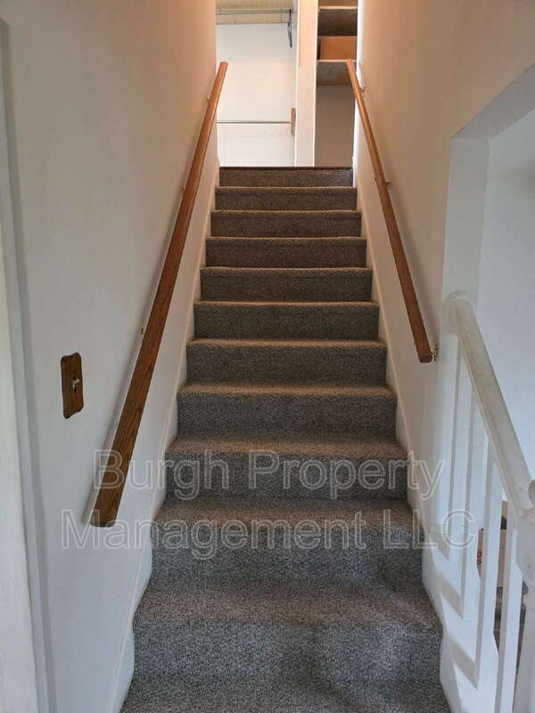 Building Photo - 549 Thompson Ave