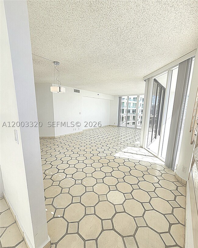 Building Photo - 20185 E Country Club Dr