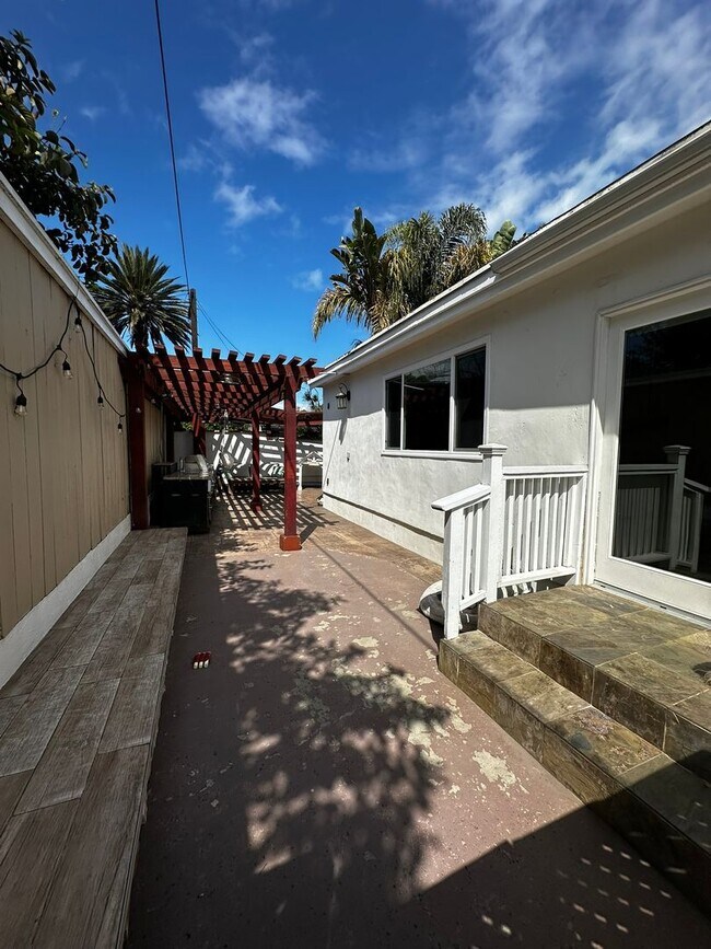 Building Photo - Gorgeous 3-Bedroom 2 bath Home with Pool A...
