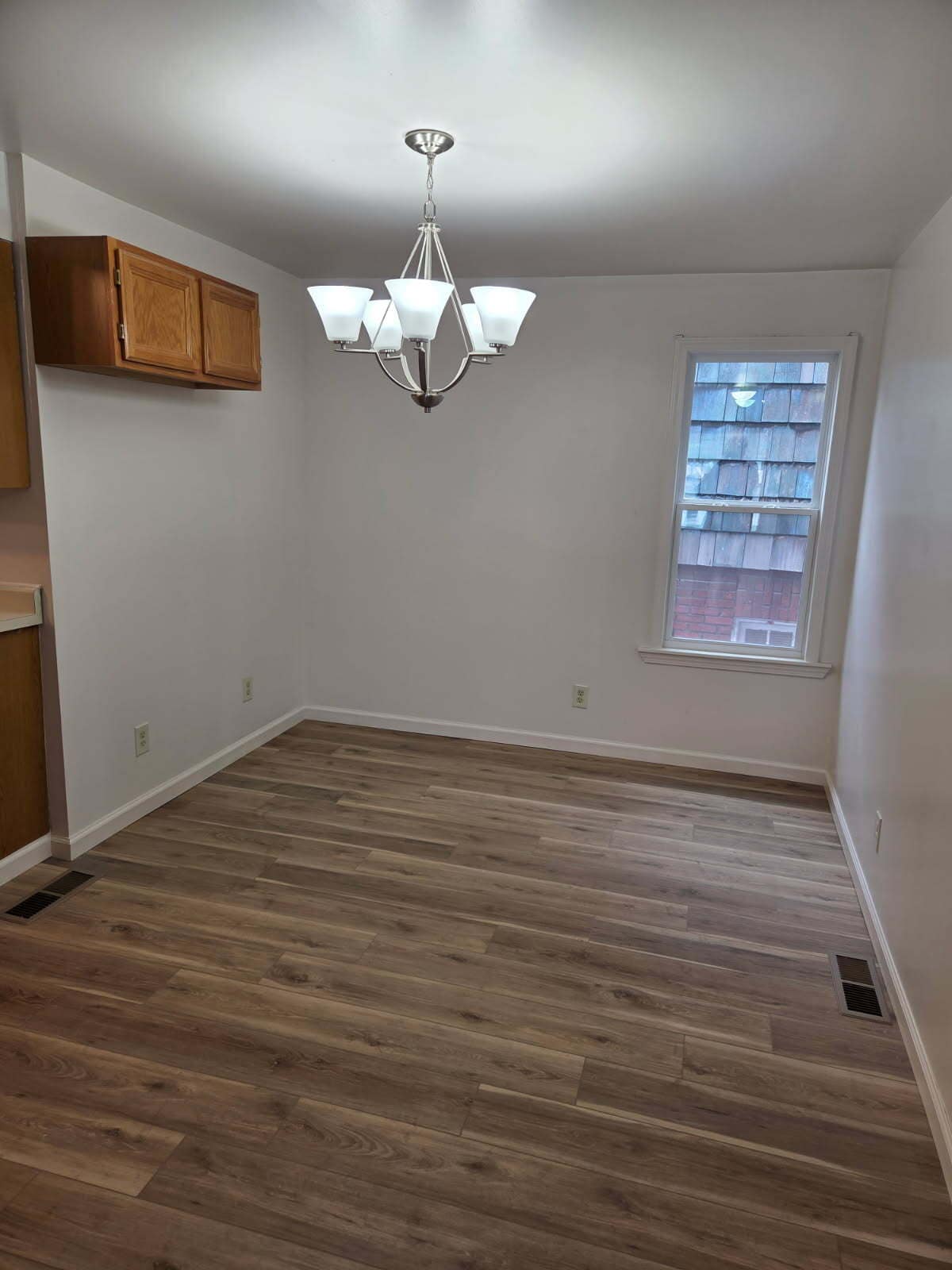 Dining area - 210 W Wayne St