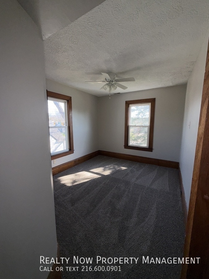 Building Photo - 1344 S Green Rd