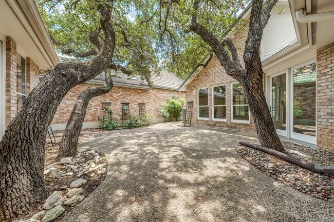 Building Photo - LINCOLN HEIGHTS 3-BEDROOM