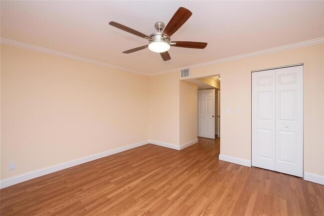 Building Photo - 4000 N Hills Dr