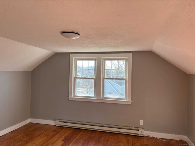 Building Photo - 724 Middletown Ave