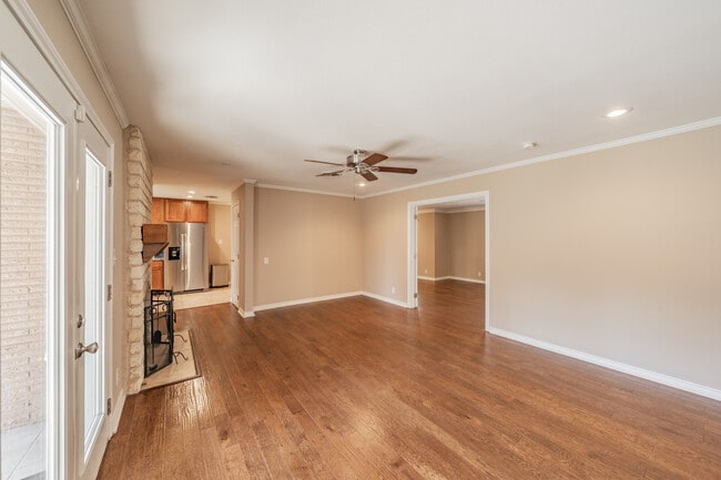 Building Photo - 6817 Fortune Rd