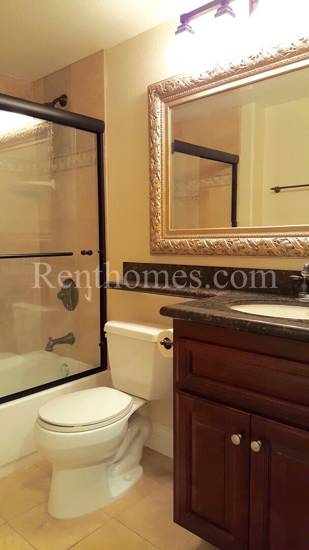 Building Photo - La Jolla / UTC, 3985 Nobel Dr #325 - Granite Counters, All Appliances, Near UCSD and the UTC Mall!
