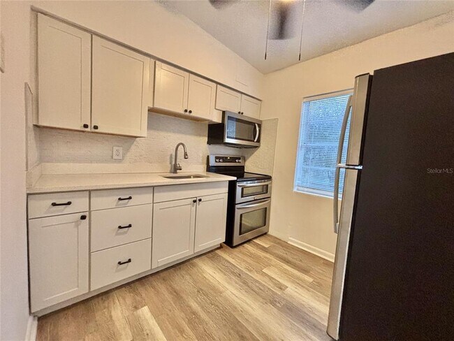 Building Photo - 819 W Portage St