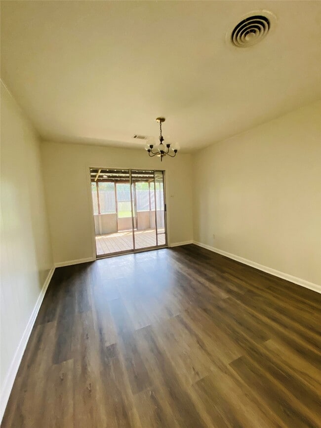Building Photo - 1503 Bayou Dr