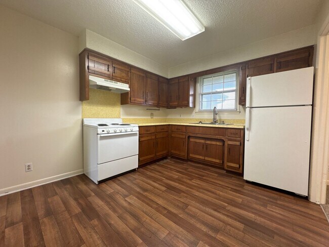 Building Photo - Charming 2-Bedroom Brick Duplex with Spacious Yard in Lebanon