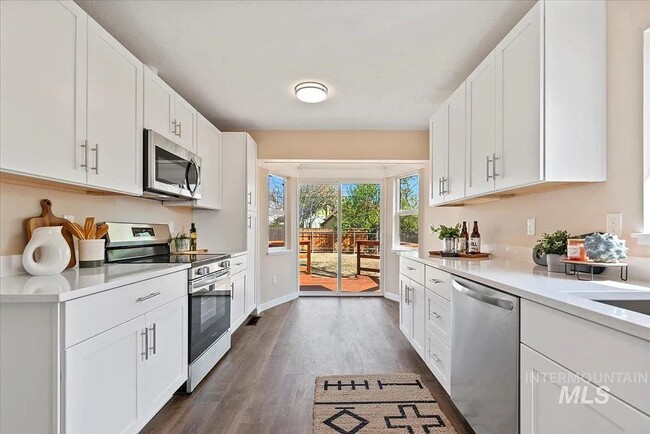 Building Photo - Renovated Nampa Home