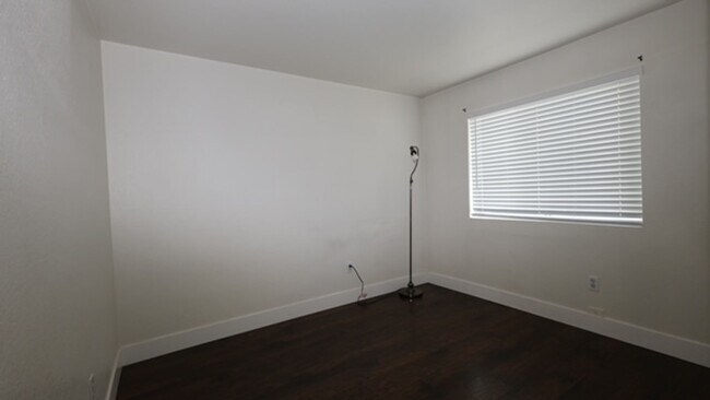 Building Photo - Very Nice 2 Bedroom and 2 Bathroom Apartment $2,450 + $125.00 WSG