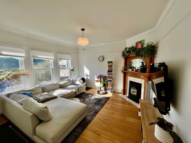 Primary Photo - INCREDIBLE, SPACIOUS TOP FLOOR MISSION/ PO...