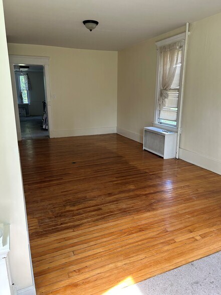 Building Photo - 415 NY-146
