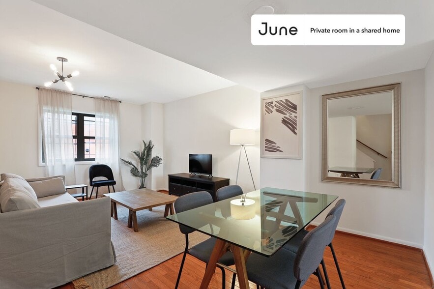 Building Photo - Room in Shared 5 bed/2 bath home in Logan Circle