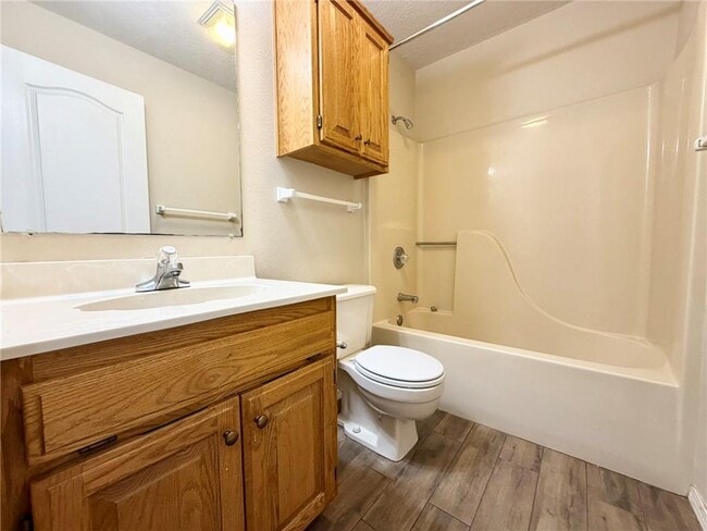 Building Photo - 339 SE 4th St