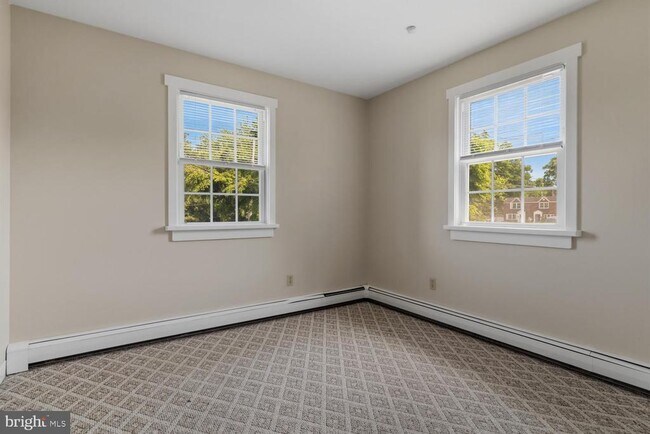Building Photo - 429 Edgemont Ave