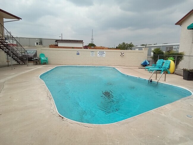 Building Photo - 102 Edwards St