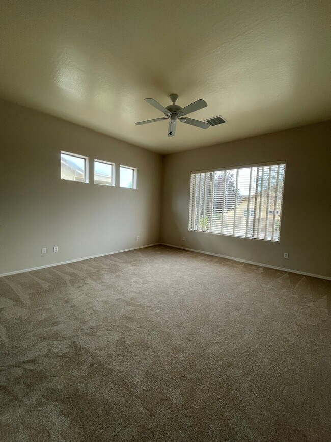 Building Photo - 5649 N Bentley Ct