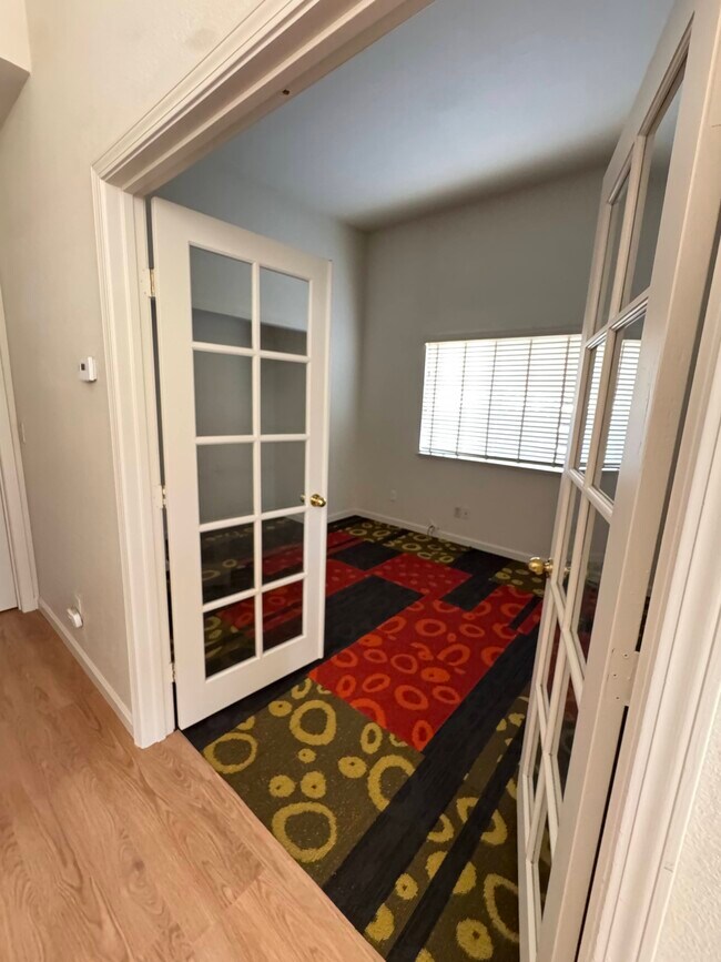 Building Photo - 5017 Toyon Way
