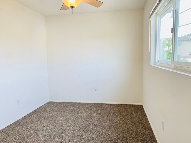 Building Photo - 2BD/1BA UPSTAIRS APARTMENT IN PACIFIC BEAC...