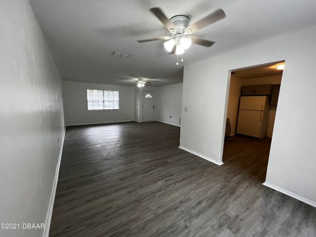 Building Photo - 300 Hopkins Ave