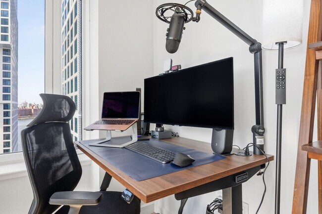 Building Photo - 16 Dupont St