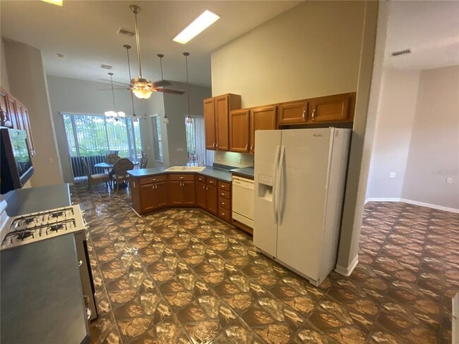 Building Photo - 5141 Aurora Dr