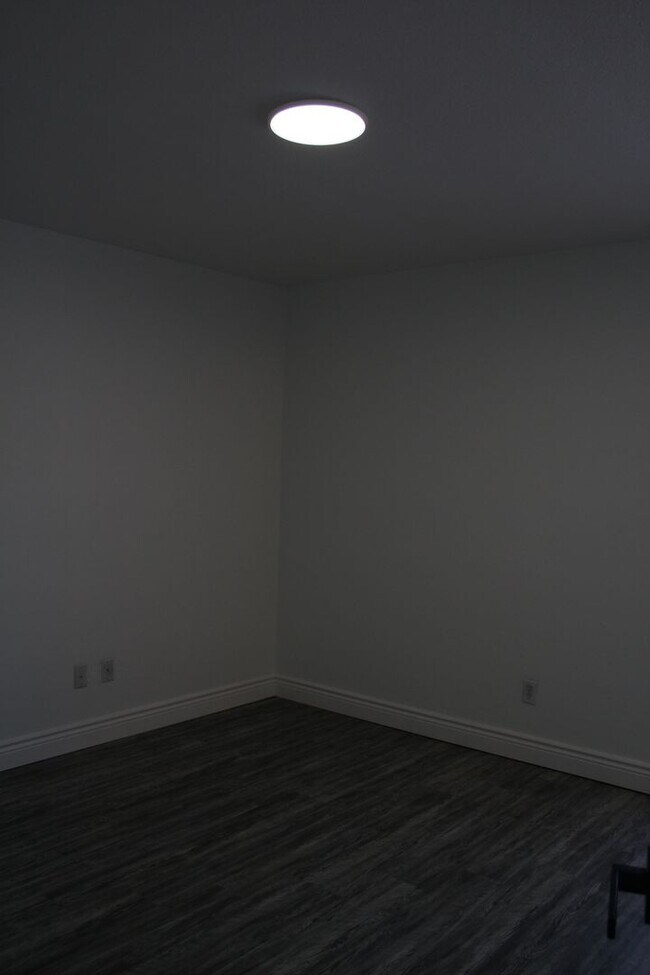 Building Photo - Charming Home in a Prime Location – Update...