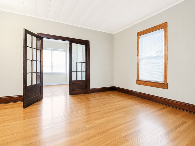 Building Photo - Spacious 2BR + Sunroom Main Floor in NE Arts District – Steps to Logan Park & Breweries