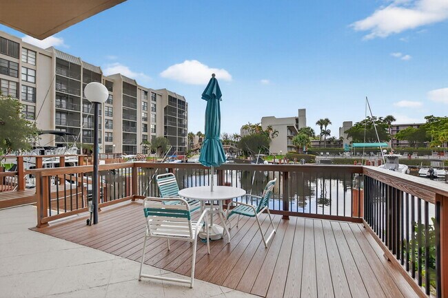 Building Photo - 4 Royal Palm Way