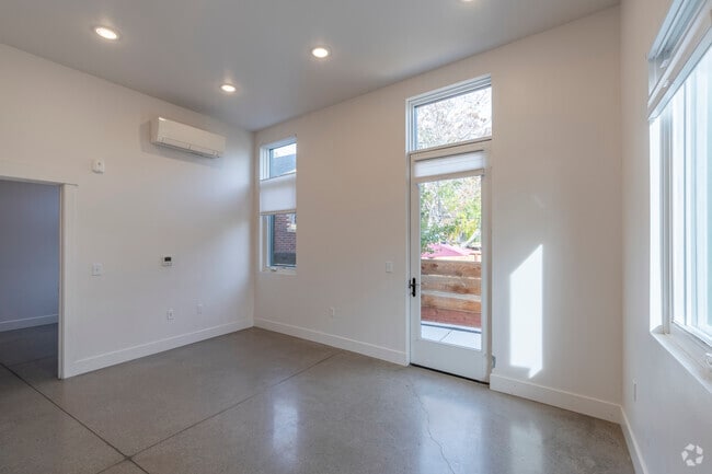 1BR, 1BA - 436SF - Living Room - 64 Park St