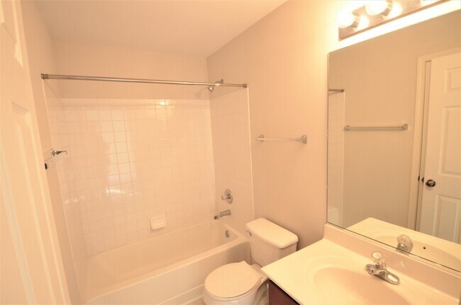 Building Photo - 2843 Rutland Cir