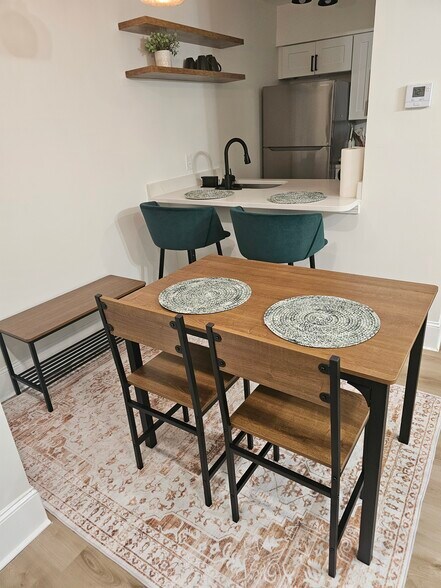 Building Photo - 4833 Zenith St