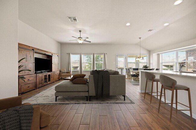 Building Photo - 131 Mount Ellen St