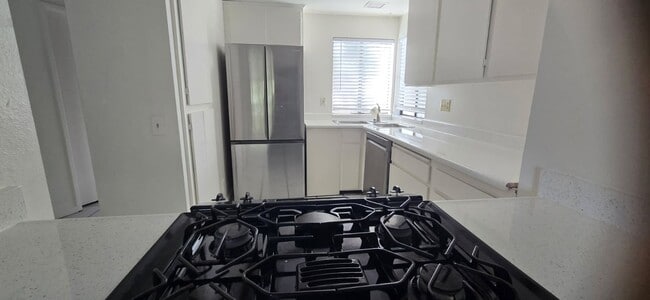 Building Photo - 2 Bedroom Townhouse with Canyon views from two levels