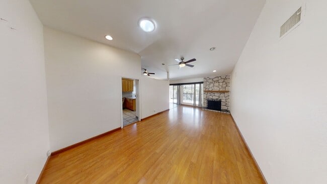 Building Photo - 4BR/2BA house with View, private yard! (Le...