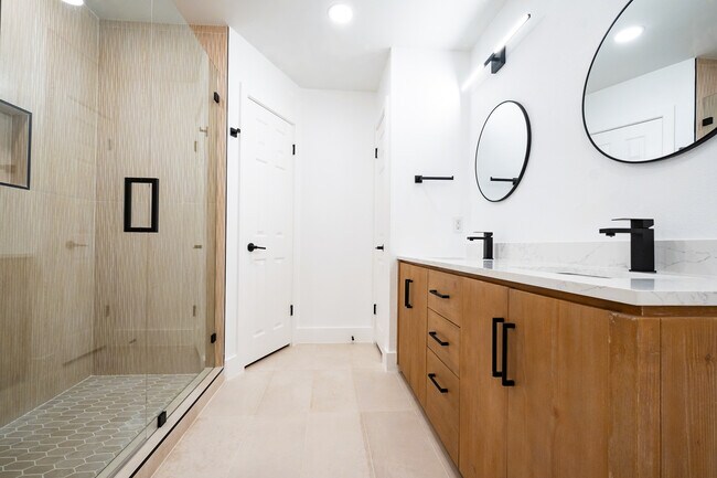 Building Photo - 1011 Bodgers Dr