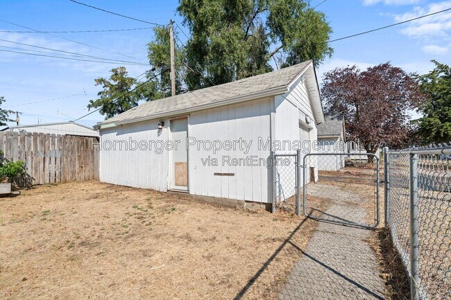 Building Photo - 1327 E Walton Ave