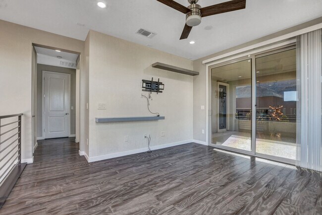 Building Photo - 6005 Andezano Dr