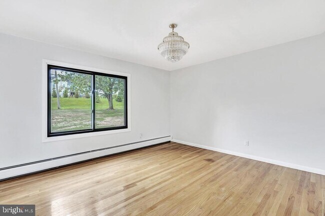 Building Photo - 136 Carlough Rd