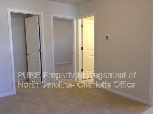 Building Photo - 613 Oak Forest Lane