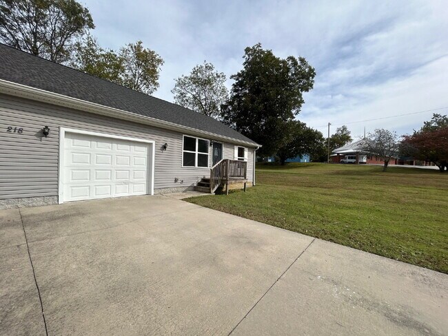 Building Photo - 2BD 2 BA Duplex with Garage in Baxter City...
