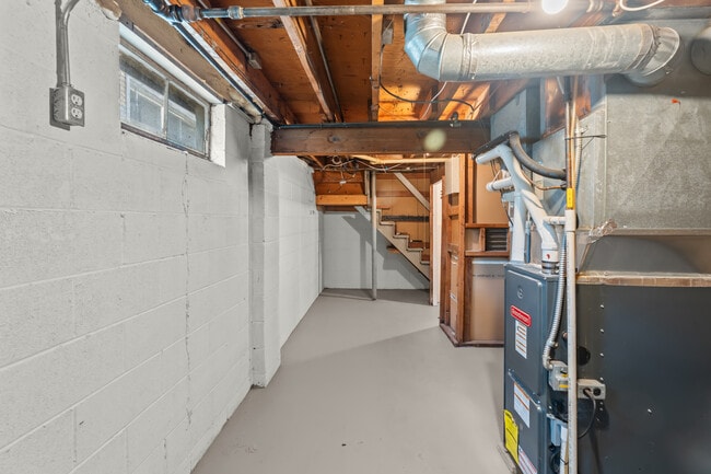 Building Photo - 5323 Winona Dr