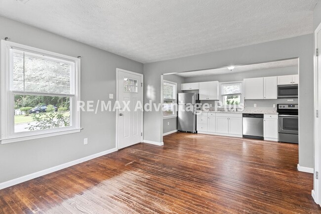 Building Photo - 2-Bedroom Home Walking Distance to Longwood University