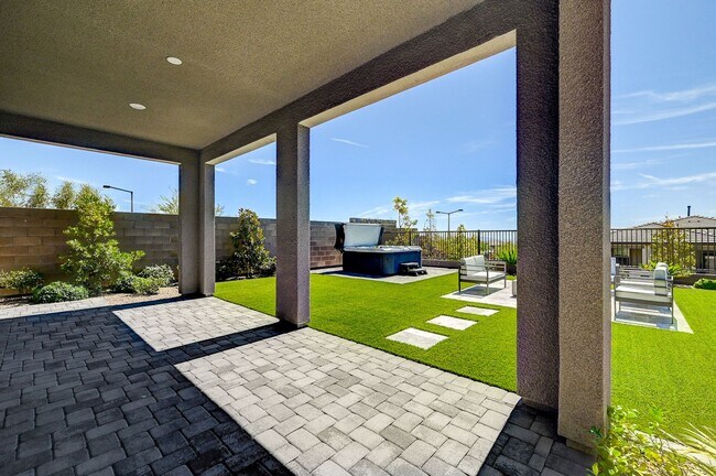 Building Photo - Stunning Fully Furnished 5-Bedroom Home in...