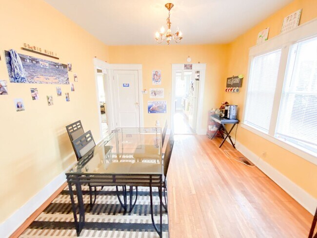 Building Photo - 722 Sunset Dr