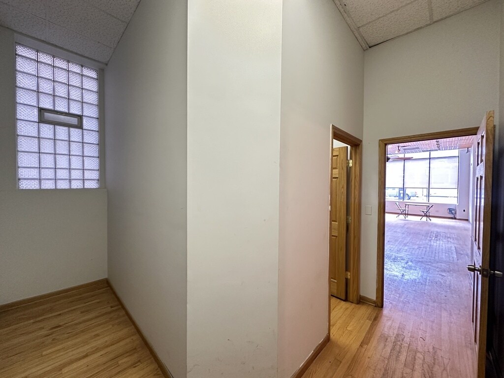 Building Photo - 2138 W Chicago Ave