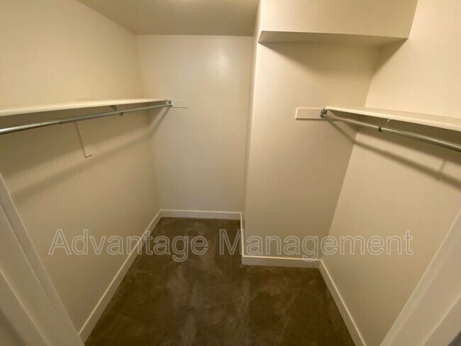 Building Photo - 2244 N Canyon Rd