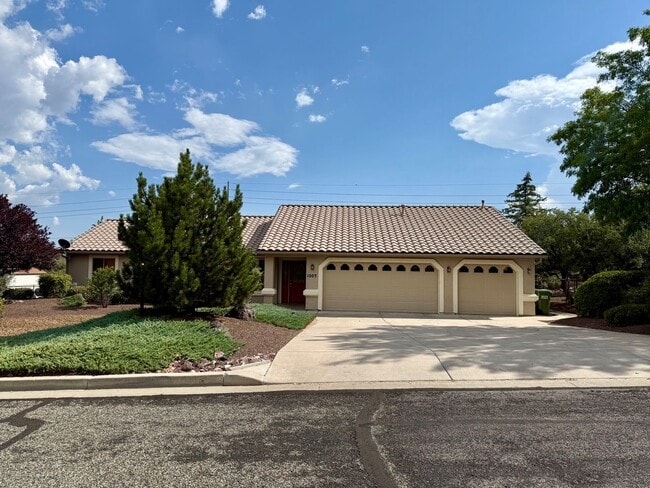 Primary Photo - Beautiful 4-Bedroom Home in Desirable Pres...