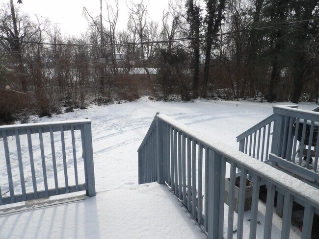 Building Photo - 176 Landings Dr